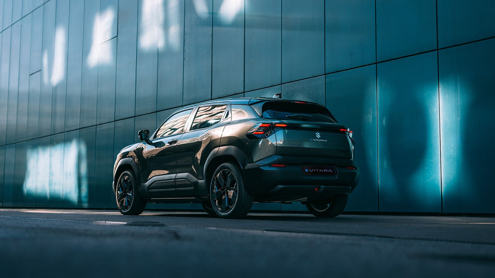 Suzuki e Vitara el-SUV – officiell modellbild