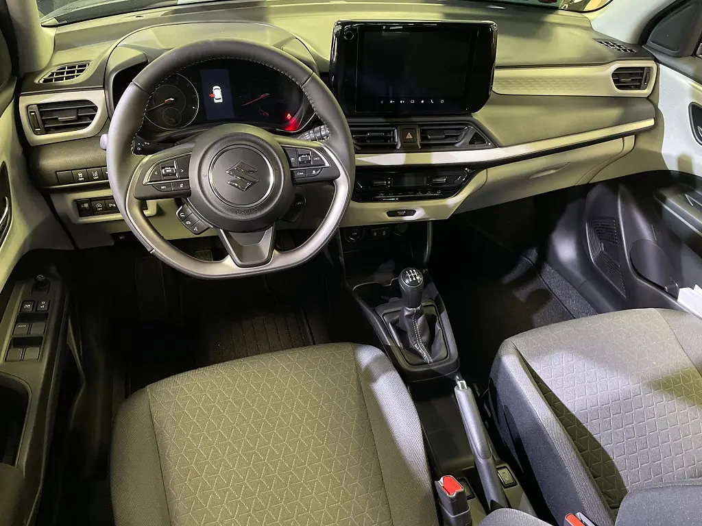 Suzuki Swift Hybrid Vinterdäck ingår! 3års fri service!