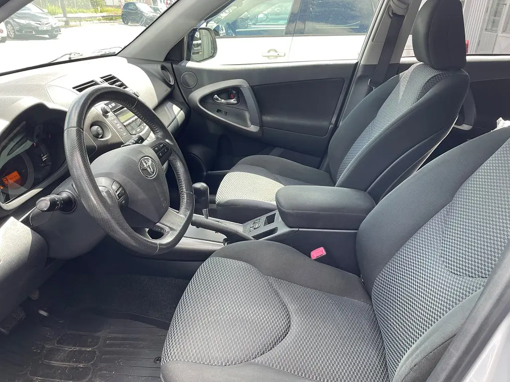 Toyota RAV4 2.0 VVT-i 4x4 Multidrive S Dragkrok