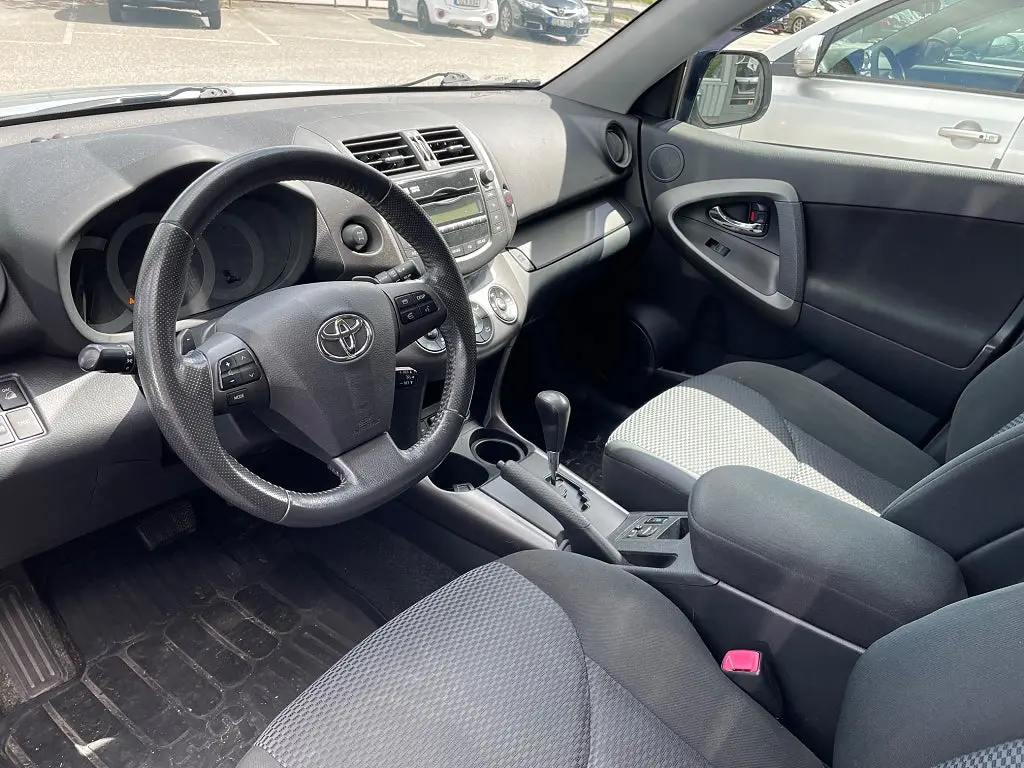 Toyota RAV4 2.0 VVT-i 4x4 Multidrive S Dragkrok