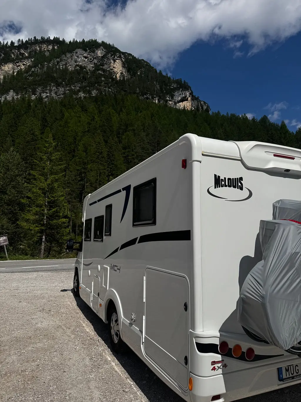 McLouis MC4  281 3500kg Face to face/Queenbed/Golvv/Solcell