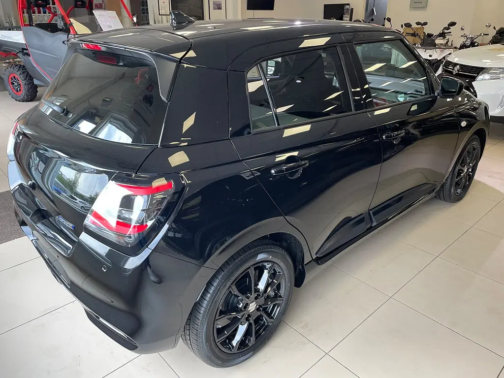 Suzuki Swift SELECT GT Hybrid Vinterdäck ingår! 3års Garanti och fri service!