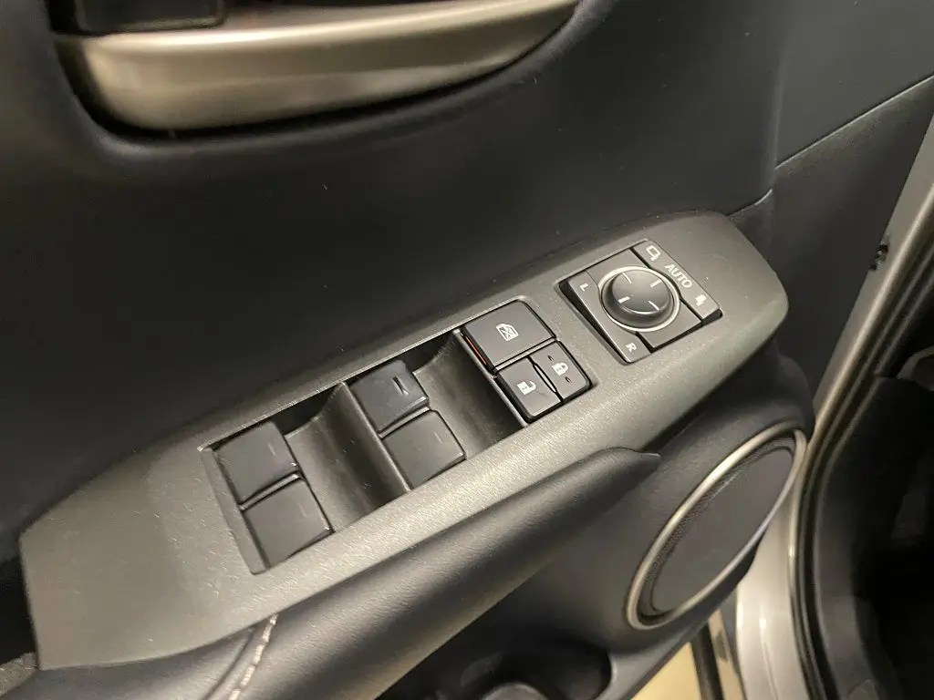 Lexus NX 300h AWD 2.5 AWD E-CVT Business Line Euro 6