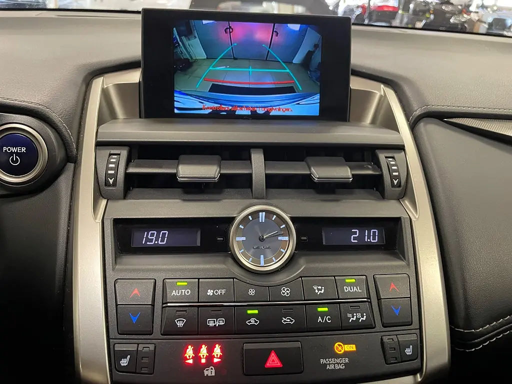 Lexus NX 300h AWD 2.5 AWD E-CVT Business Line Euro 6