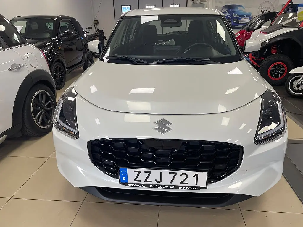 Suzuki Swift Base Hybrid Vinterdäck ingår! 3års Garanti och fri service!