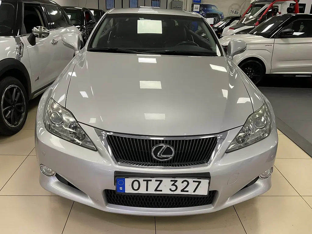 Lexus IS 250 C 2.5 V6 Euro 4