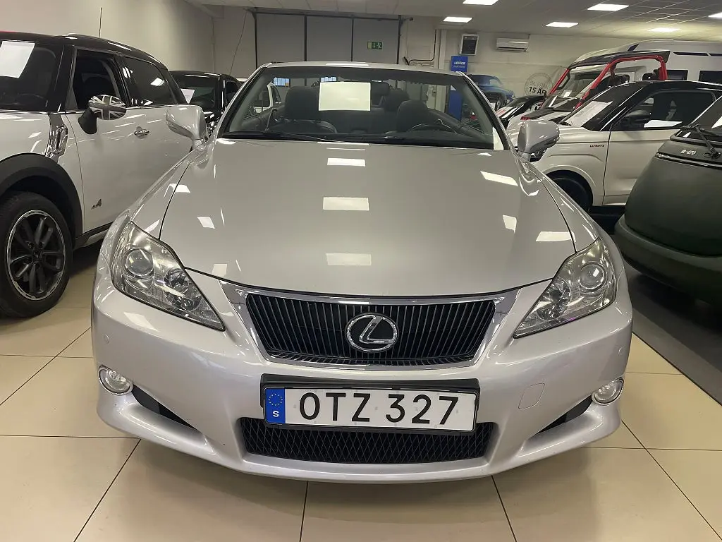Lexus IS 250 C 2.5 V6 Euro 4