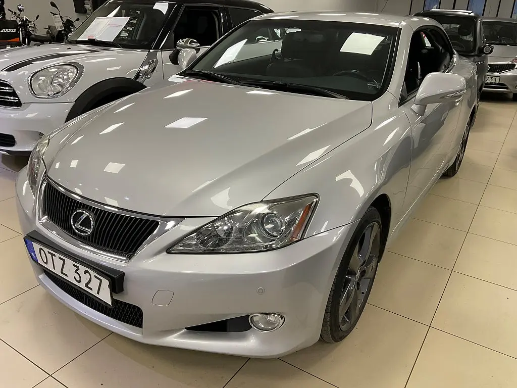 Lexus IS 250 C 2.5 V6 Cab