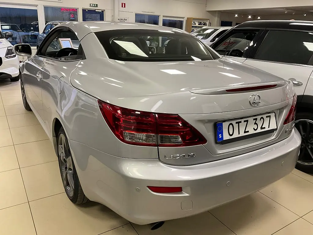 Lexus IS 250 C 2.5 V6 Cab