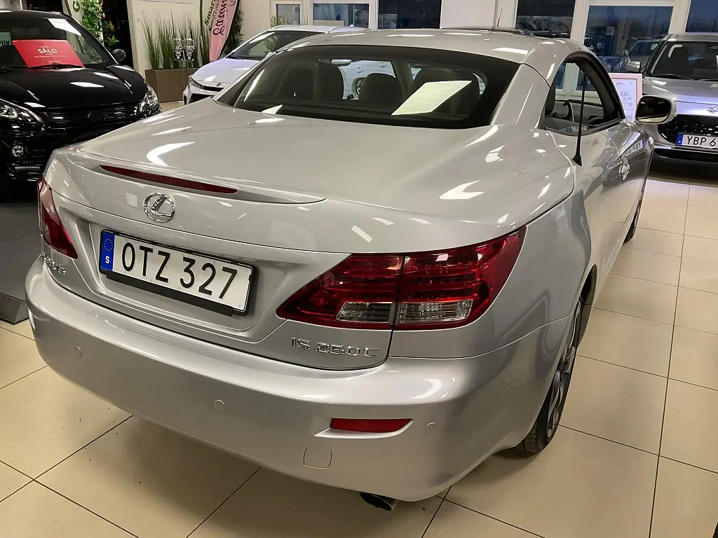 Lexus IS 250 C 2.5 V6 Euro 4