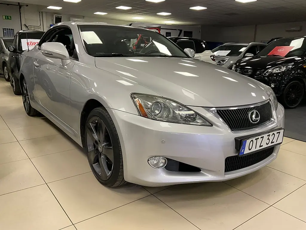 Lexus IS 250 C 2.5 V6 Euro 4