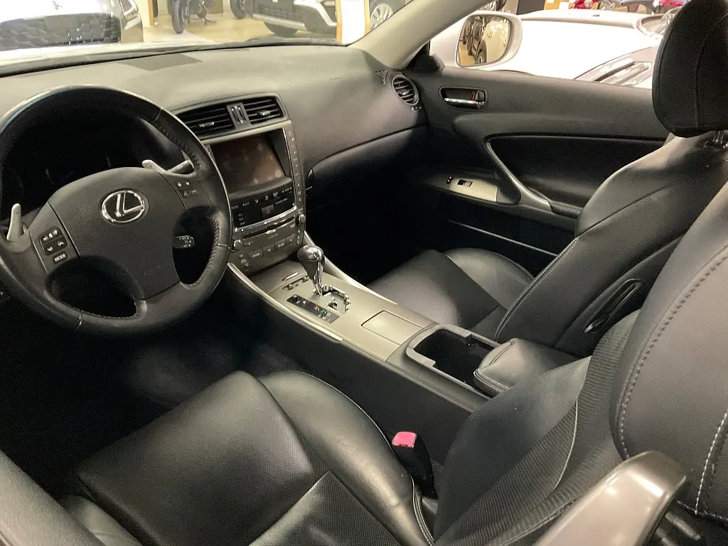 Lexus IS 250 C 2.5 V6 Cab