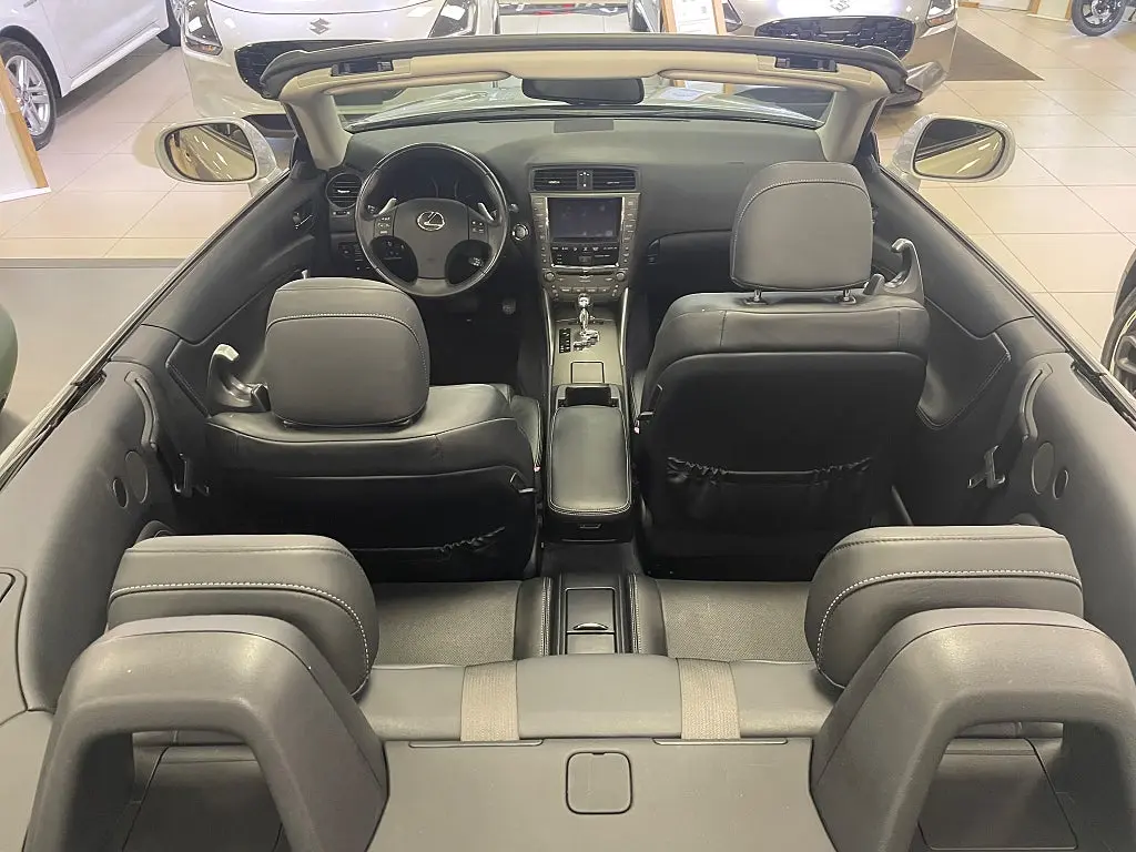 Lexus IS 250 C 2.5 V6 Cab