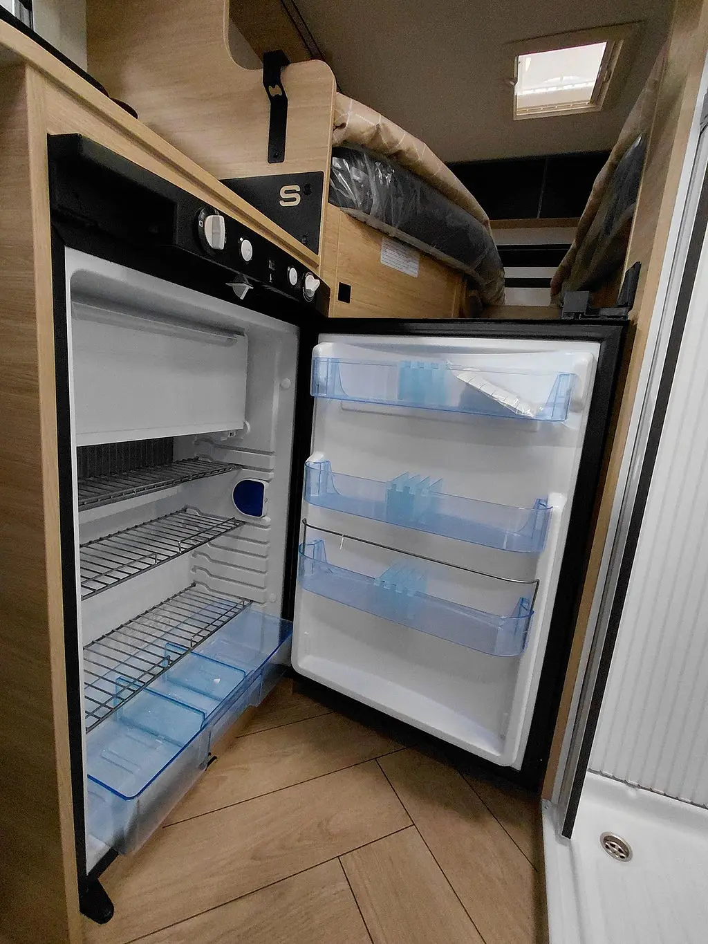 CHALLENGER S217 Automat Långbäddad Solcell Omgående leverans