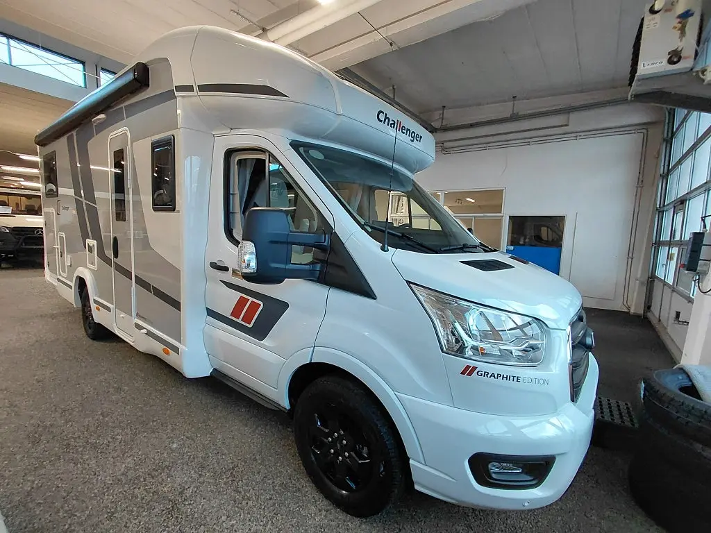 CHALLENGER 328  Graphite Edition M26 - Ford Transit 2.0L 165 Automat