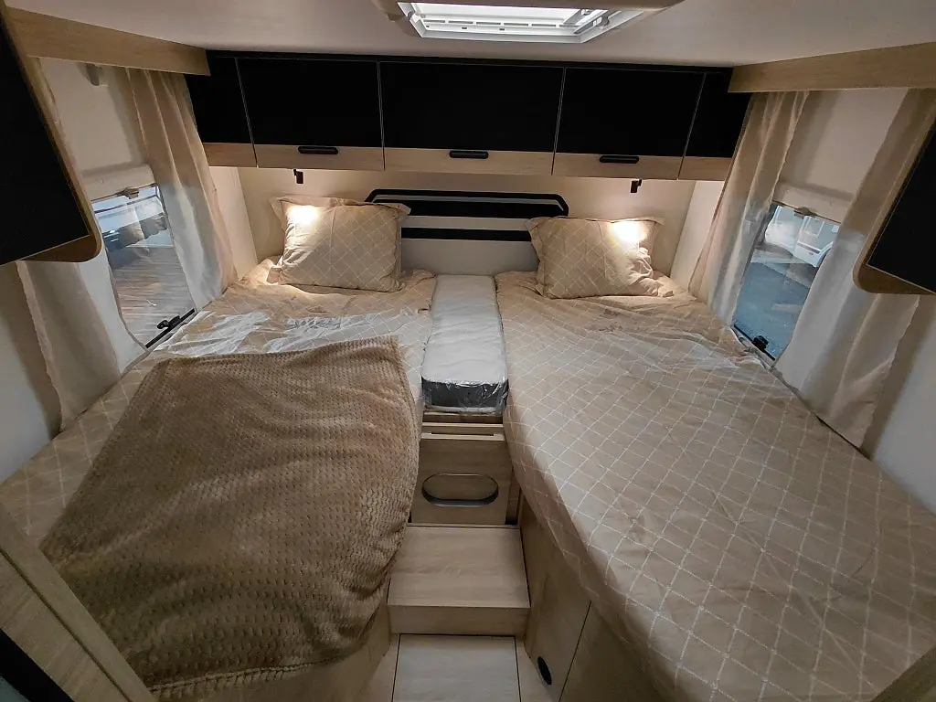 CHALLENGER 328  Graphite Edition M26 - Ford Transit 2.0L 165 Automat