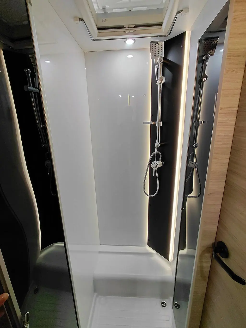 CHALLENGER 317 Långbäddar med taksäng automat Graphite Edition M26