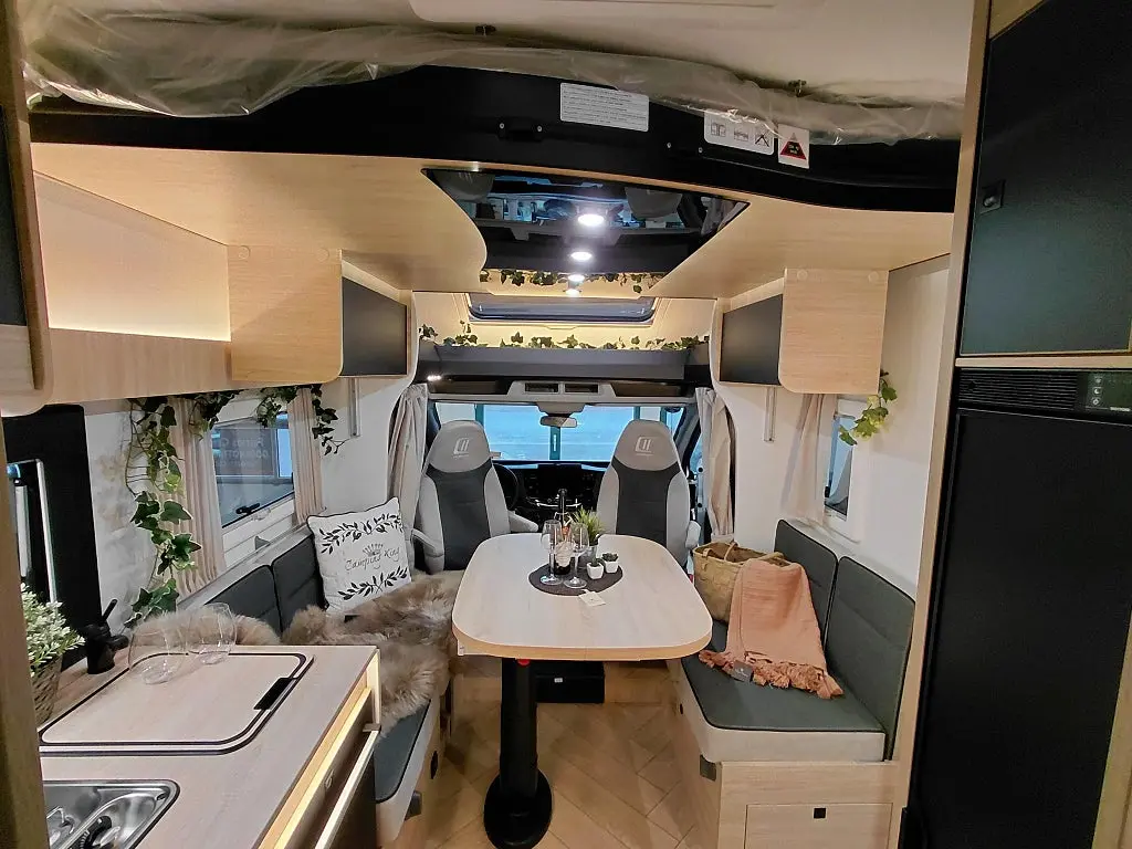 CHALLENGER 317 Långbäddar med taksäng automat Graphite Edition M26