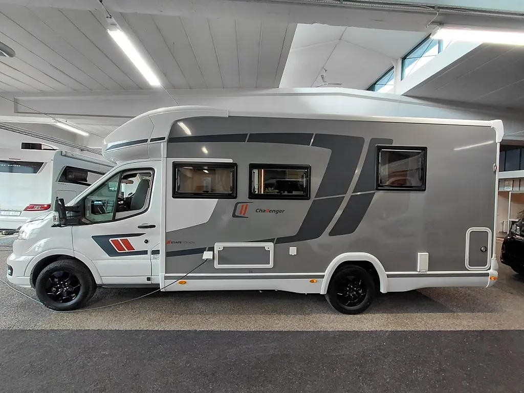CHALLENGER 318 Queenbed med taksäng automat Graphite Edition M26