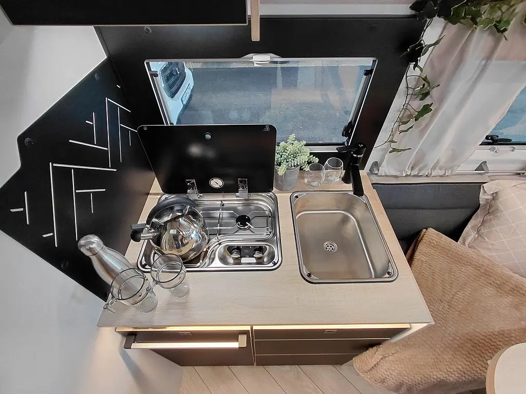 CHALLENGER 318 Queenbed med taksäng automat Graphite Edition M26