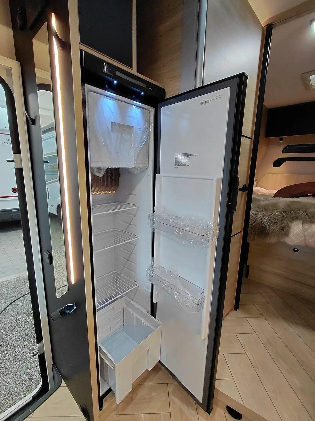 CHALLENGER 318 Queenbed med taksäng automat Graphite Edition M26