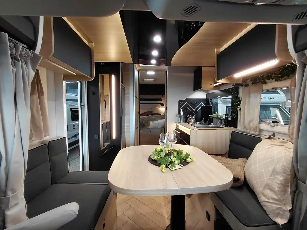 CHALLENGER 318 Queenbed med taksäng automat Graphite Edition M26