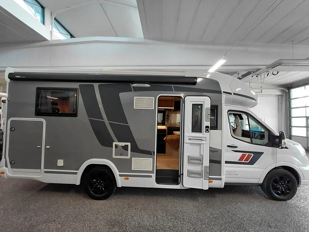 CHALLENGER 318 Queenbed med taksäng automat Graphite Edition M26
