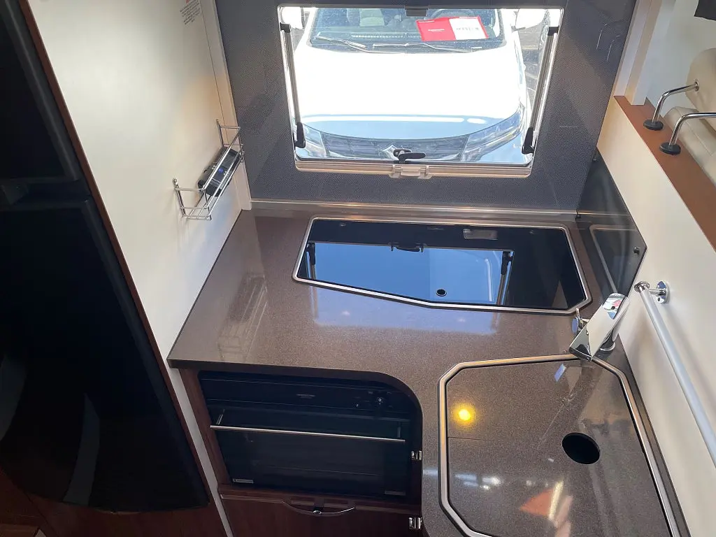 Adria MATRIX SUPREME M 687 SL Mässpris! Långbädd,Alde,Ugn,Taksäng